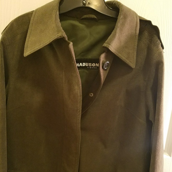 Lady's  coat - Picture 2 of 3